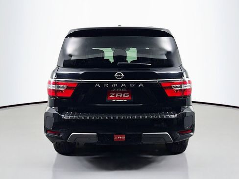 Used 2021 Nissan Armada SV image 4