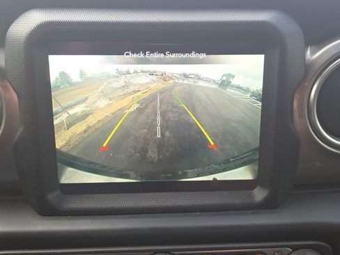 Used 2020 Jeep Wrangler Unlimited Sahara image 30