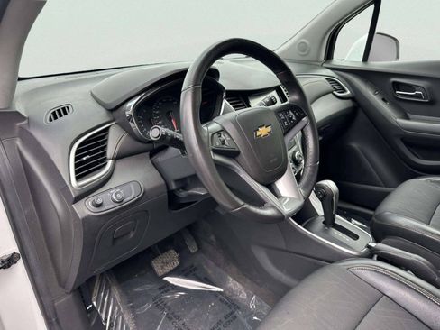Used 2017 Chevrolet Trax LT w/ LT Convenience Package AWD/4WD image 14
