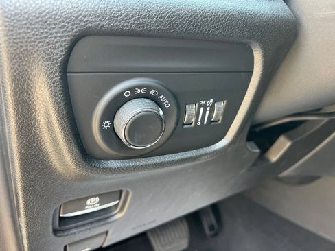 Used 2021 Jeep Grand Cherokee L Laredo RWD image 28