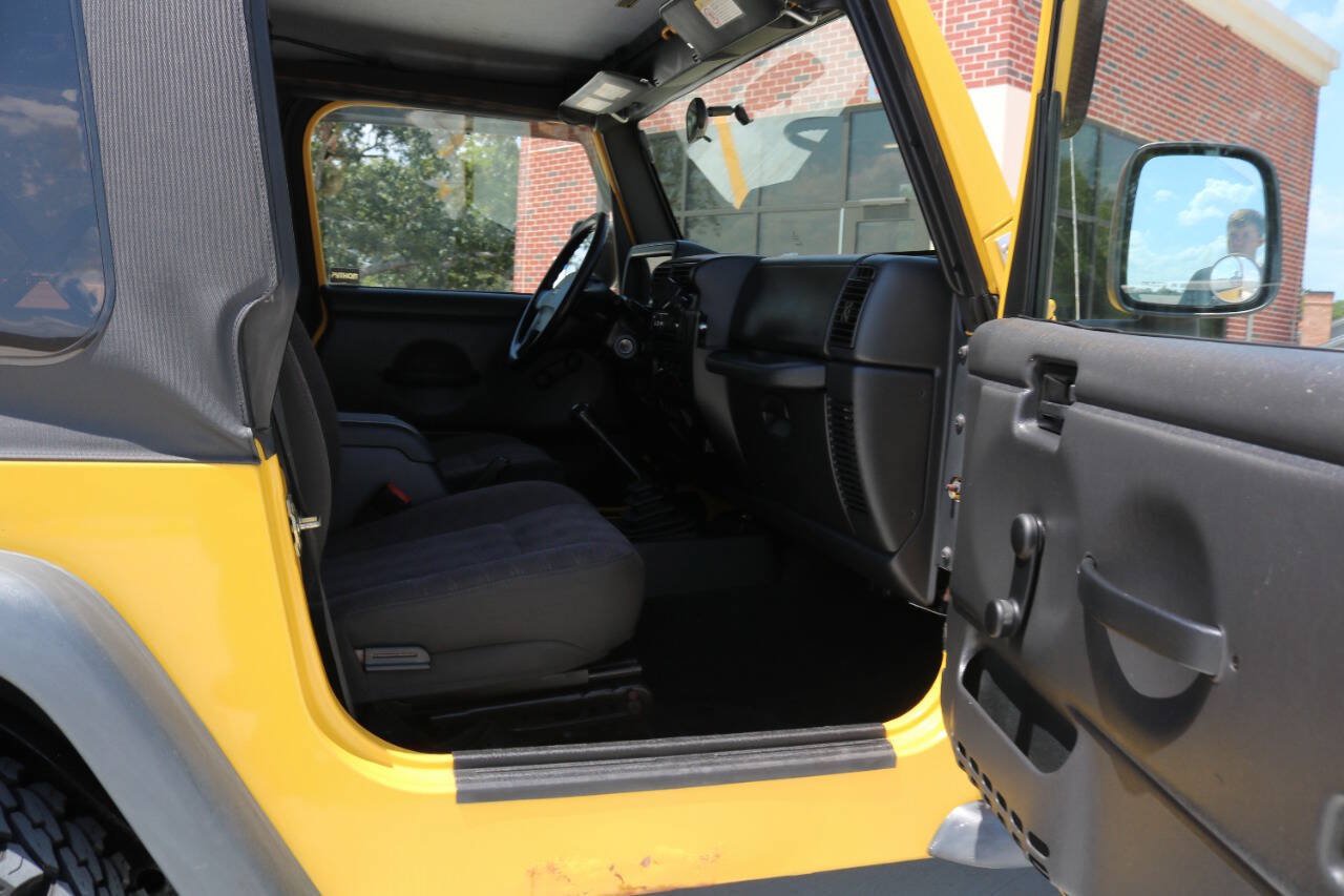 Used 2004 Jeep Wrangler X w/ Convenience Group AWD/4WD image 35