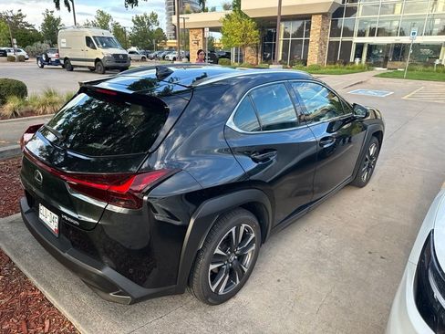 Used 2024 Lexus UX 250h FWD image 3