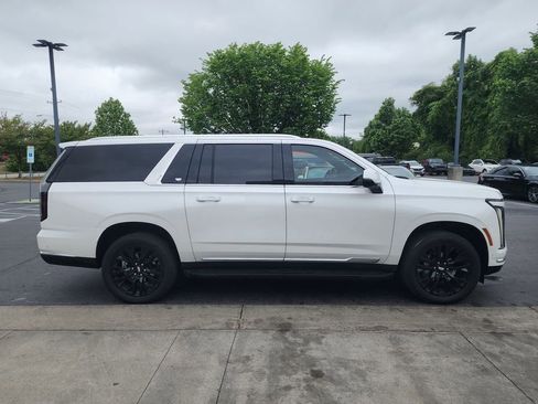 Certified 2025 Cadillac Escalade ESV Premium Luxury AWD/4WD image 9
