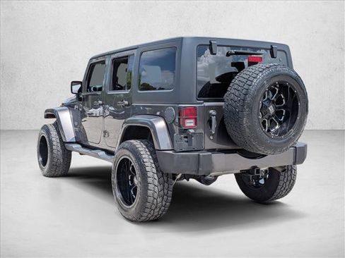 Used 2017 Jeep Wrangler Unlimited Sahara w/ Connectivity Group AWD/4WD image 8