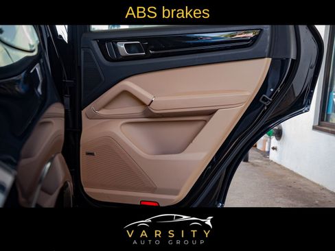 Used 2022 Porsche Cayenne Coupe w/ Premium Package image 29