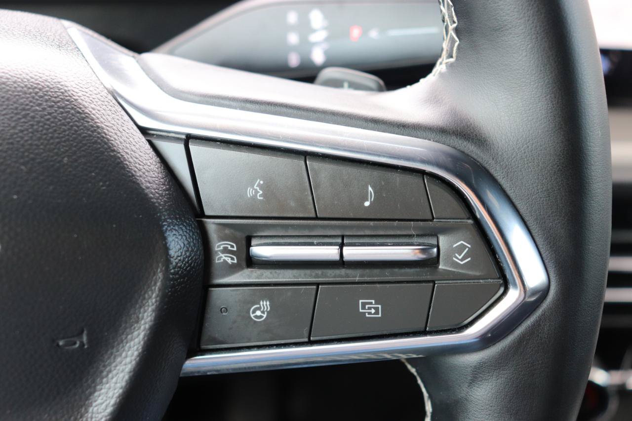 Used 2025 Chevrolet Traverse LT FWD image 35