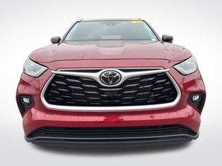 Used 2023 Toyota Highlander XLE video 2