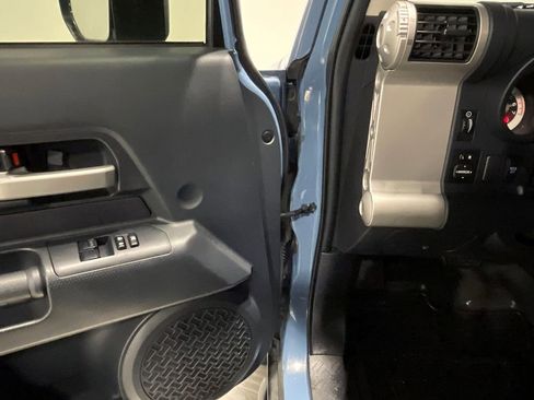 Used 2014 Toyota FJ Cruiser 4WD image 44