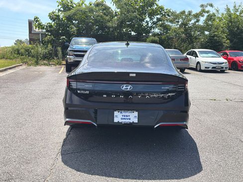 Certified 2025 Hyundai Sonata Limited FWD image 8