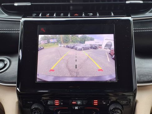 Certified 2022 Jeep Grand Cherokee L Limited AWD/4WD image 13