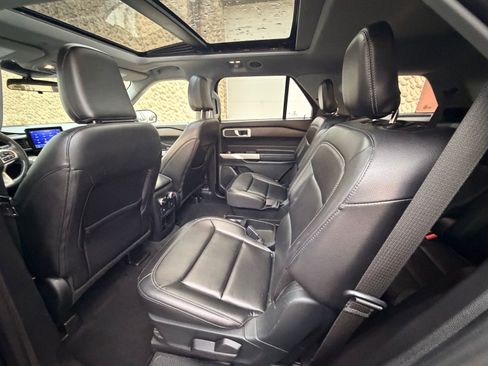 Used 2021 Ford Explorer XLT w/ Equipment Group 202A image 26
