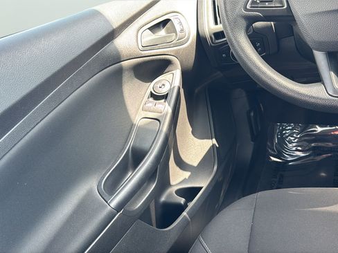 Used 2017 Ford Focus S FWD image 19