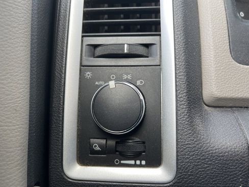 Used 2011 RAM 2500 SLT image 21