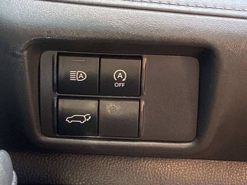 Used 2023 Toyota Highlander LE FWD image 27
