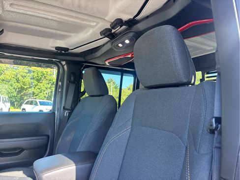 Used 2024 Jeep Gladiator Sport AWD/4WD image 13