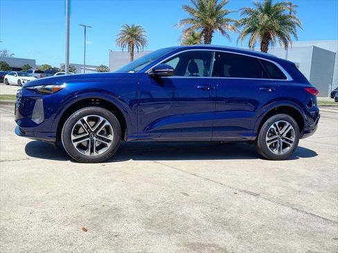 Certified 2025 Audi Q5 Premium w/ Convenience Package AWD/4WD image 3