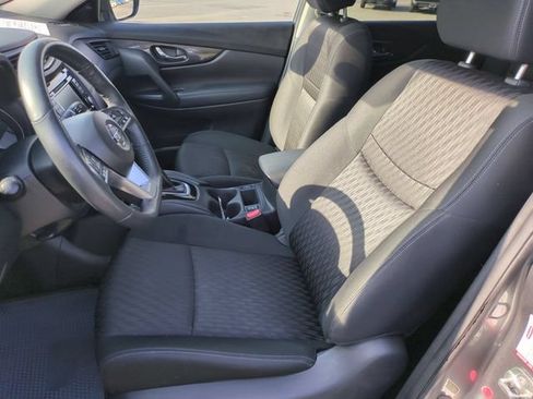 Used 2018 Nissan Rogue SV w/ Premium Package FWD image 14