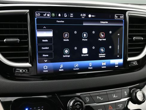 Used 2024 Chrysler Pacifica Touring-L FWD image 18