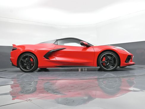 Used 2021 Chevrolet Corvette 2LT w/ Z51 Performance Package image 28