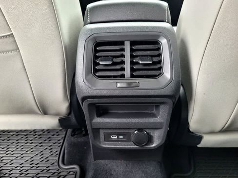 Used 2021 Volkswagen Tiguan SE w/ Panoramic Sunroof Package image 14