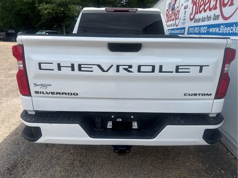Used 2022 Chevrolet Silverado 1500 Custom w/ Safety Confidence Package AWD/4WD image 16