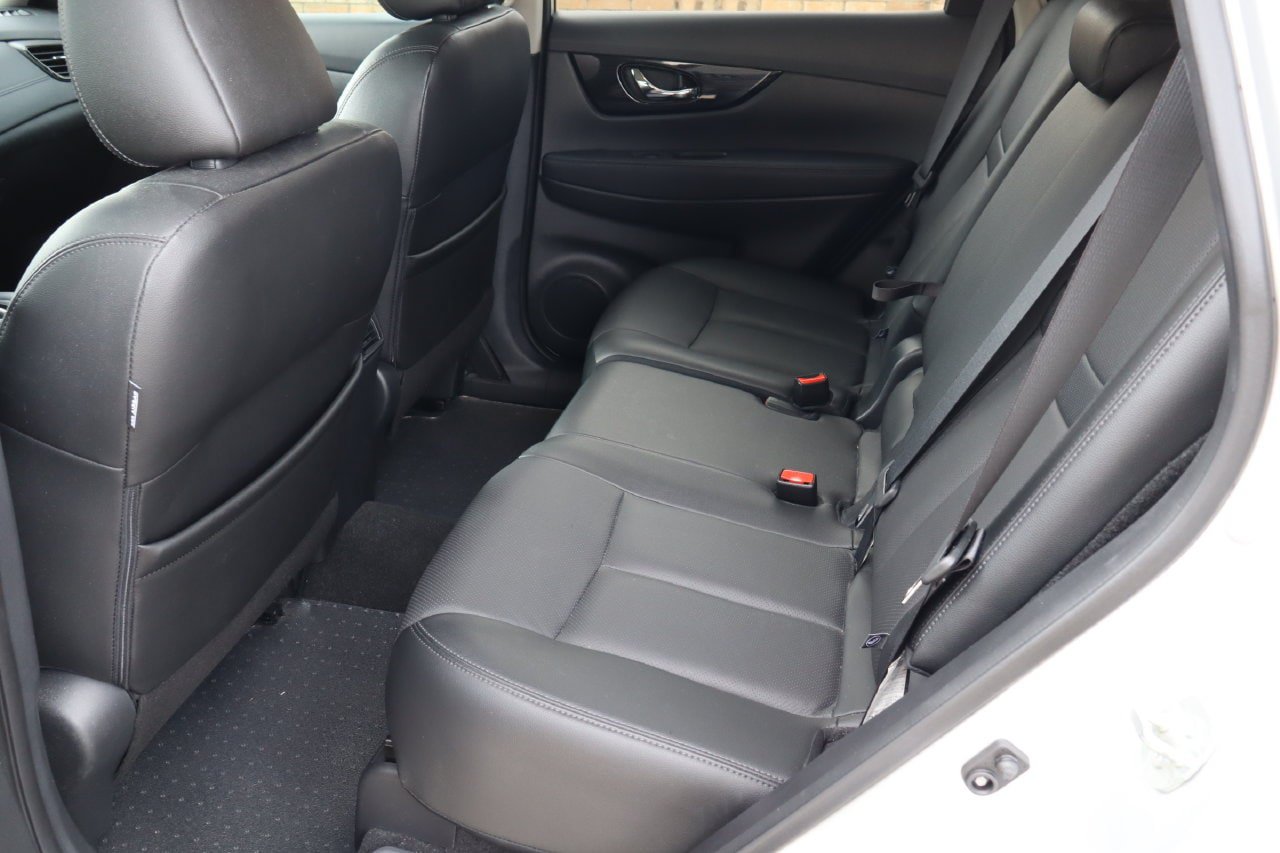 Used 2018 Nissan Rogue SL w/ Premium Package FWD image 6