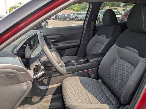 New 2025 Nissan Kicks SV w/ SV Premium Package image 12