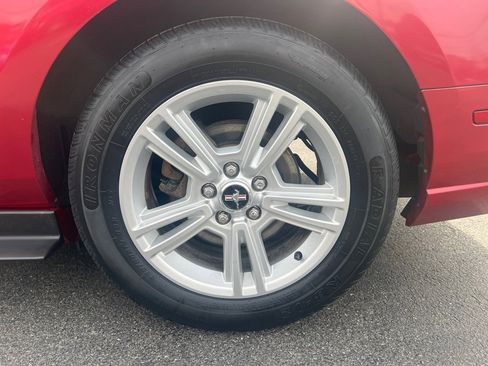 Used 2013 Ford Mustang Coupe image 28