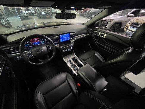 Used 2020 Ford Explorer XLT w/ Equipment Group 202A image 14
