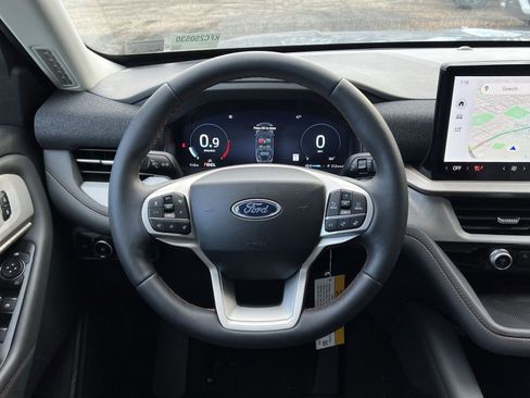 New 2025 Ford Explorer Active w/ Active Comfort Package image 16