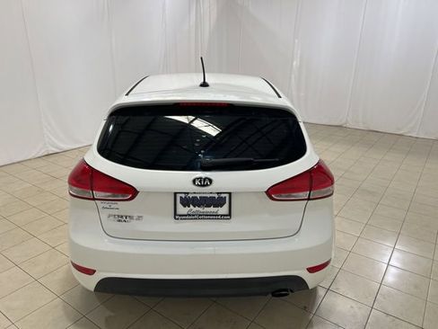 Used 2017 Kia Forte LX image 4