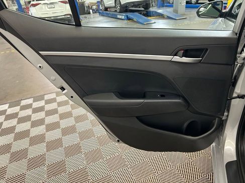 Used 2019 Hyundai Elantra SE w/ Cargo Package FWD image 17