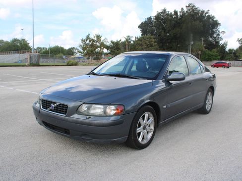Used 2003 Volvo S60 2.4 FWD image 1