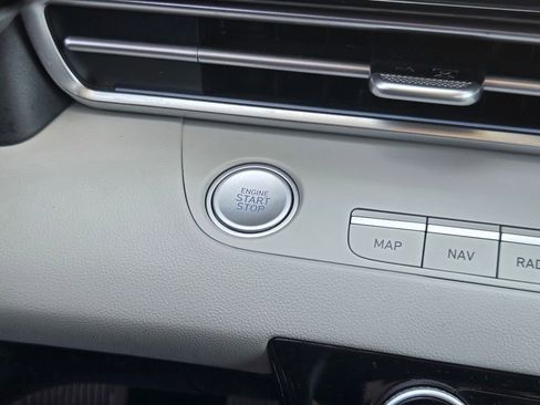 Used 2025 Hyundai Elantra Limited FWD image 21