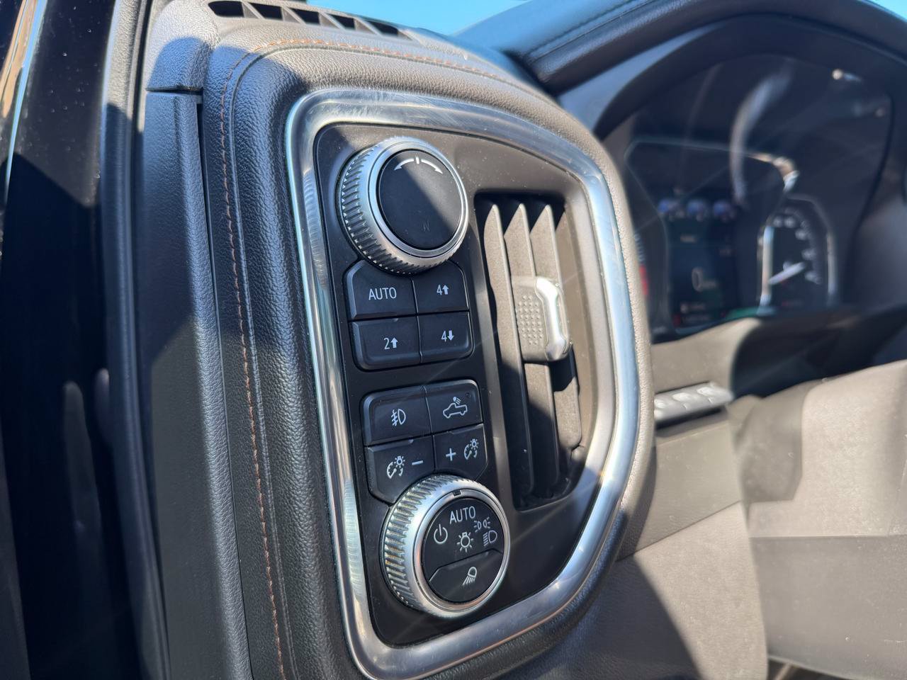 Used 2019 GMC Sierra 1500 AT4 w/ AT4 Premium Package AWD/4WD image 24