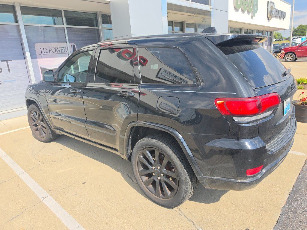 Used 2019 Jeep Grand Cherokee Altitude RWD image 6