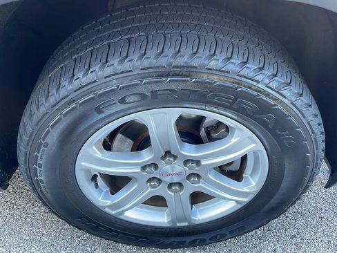 Used 2019 GMC Acadia SLE FWD image 30