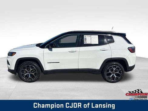 Used 2025 Jeep Compass Limited AWD/4WD image 4