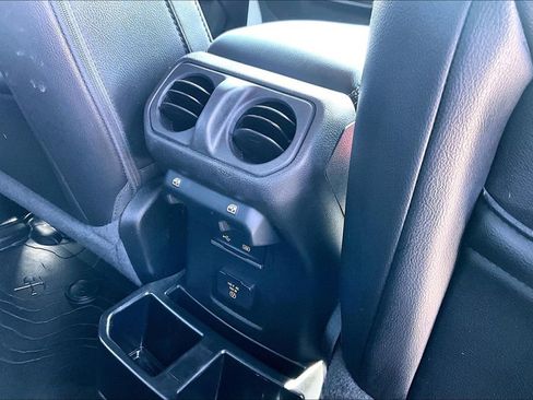 Used 2020 Jeep Wrangler Unlimited Sahara image 31