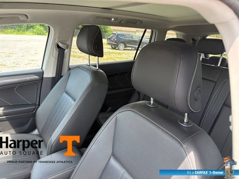 Used 2024 Volkswagen Tiguan SE w/ Panoramic Sunroof Package FWD image 12