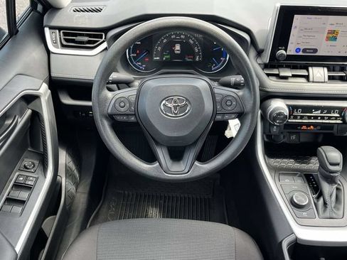 Used 2025 Toyota RAV4 LE AWD/4WD image 17