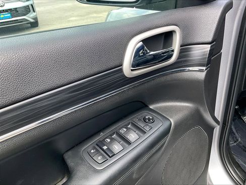 Used 2020 Jeep Grand Cherokee Limited AWD/4WD image 39