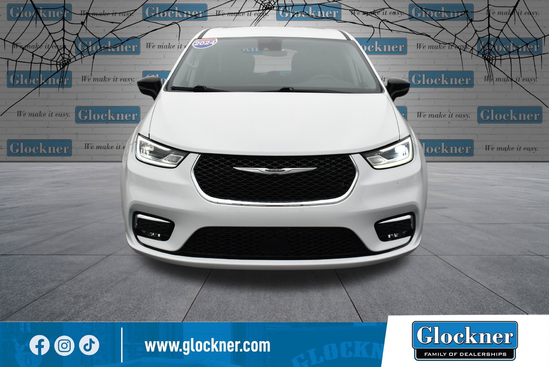 Used 2024 Chrysler Pacifica Touring-L FWD image 2