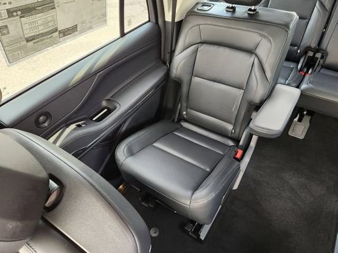 New 2027 Lincoln Navigator Premiere AWD/4WD image 12