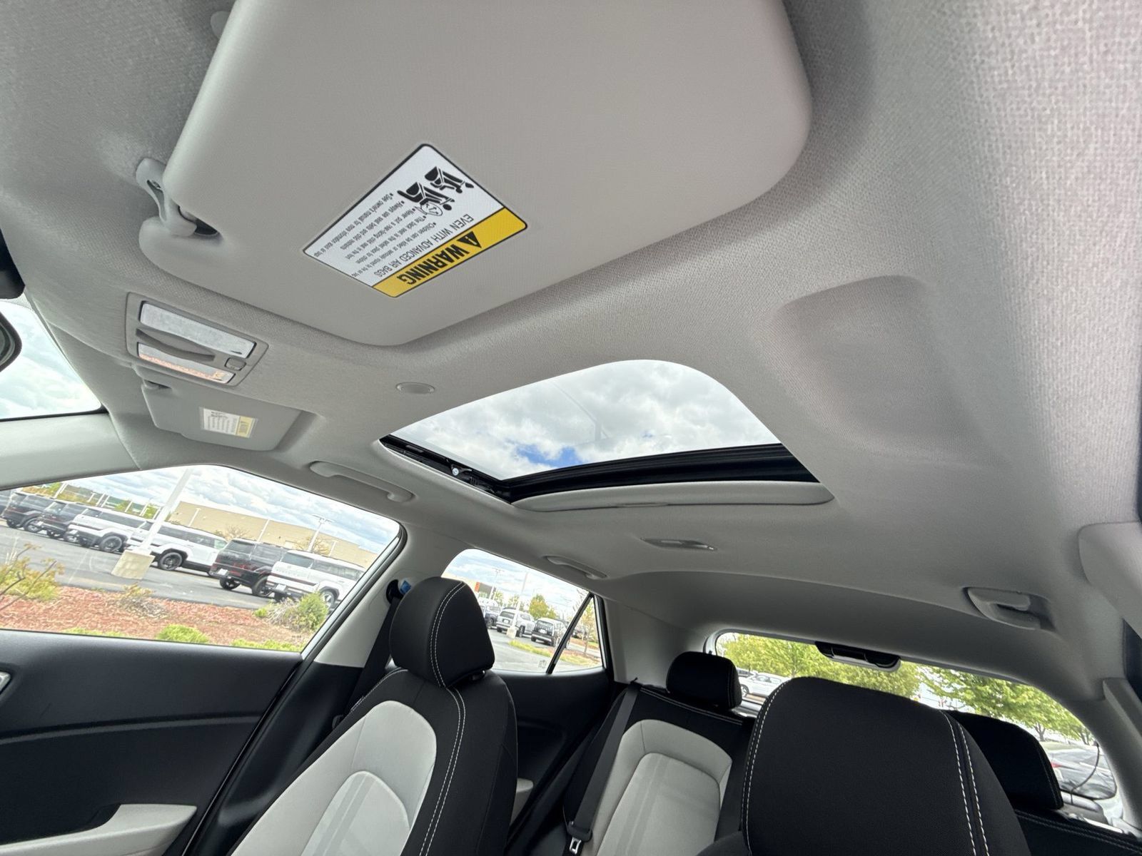 Used 2026 Hyundai Venue SEL FWD image 24