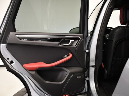 Certified 2026 Porsche Macan AWD/4WD image 41