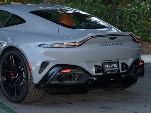 Used 2025 Aston Martin V8 Vantage Coupe image 24