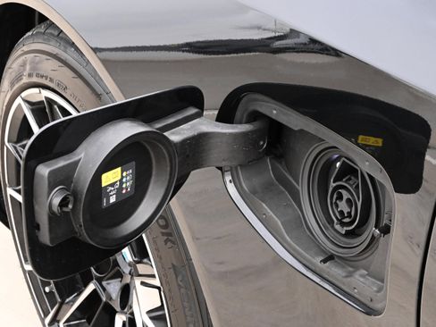 Used 2025 BMW M5 w/ Executive Package image 50