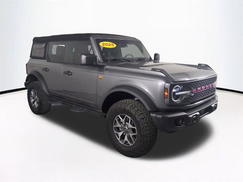 Used 2025 Ford Bronco Badlands AWD/4WD image 2