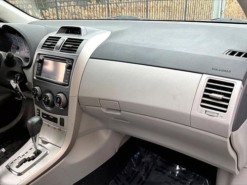 Used 2013 Toyota Corolla LE w/ Premium Pkg image 25